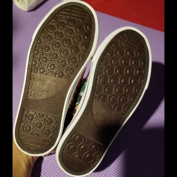 Converse low top shoes size 2 - Picture 6 of 8